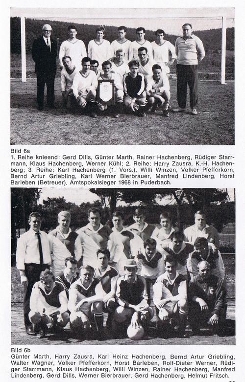Zwei schwarz-weiße Gruppenfotos von Fußballmannschaften. Oben: Eine Gruppe von Spielern in weißen Trikots mit einem Pokal in der Mitte, dazu ein Trainer. Unten: Eine größere Versammlung von Spielern und Mitarbeitern, alle lachend und in sportlicher Kleidung.